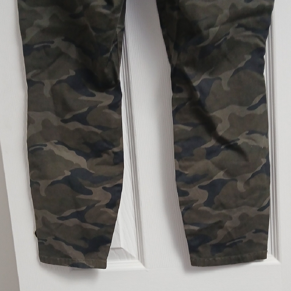 Torrid Camouflage Print Cropped Pants Size 12 Cotton/Spandex Blend - Picture 11 of 16